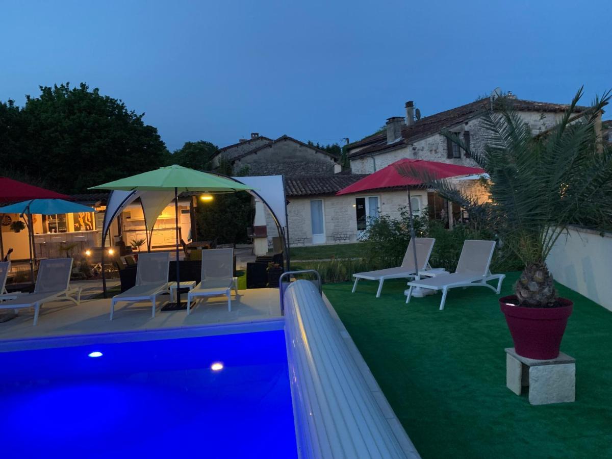 Le Jardin Des Hirondelles Acomodação com café da manhã Blanzaguet-Saint-Cybard Exterior foto